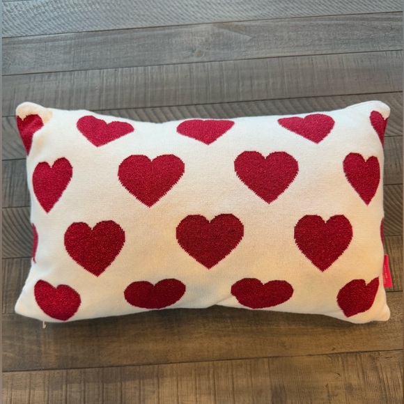 Valentine’s Day Heart Pillow. - Picture 1 of 4